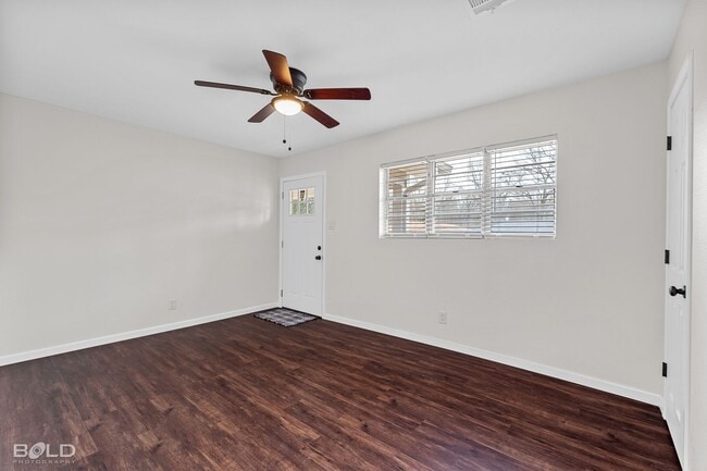 Building Photo - 308 Oregon Ave