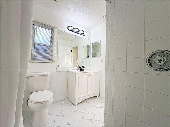 Building Photo - 1820 Hallcrest Dr