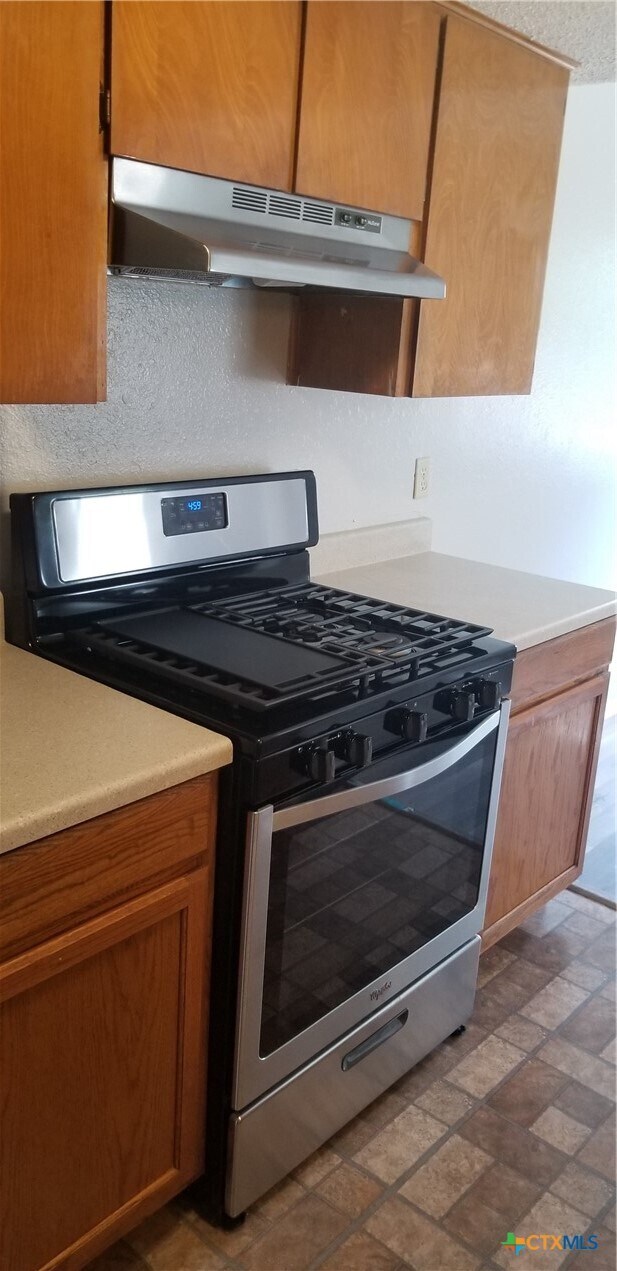 Building Photo - 1109 Wales Dr