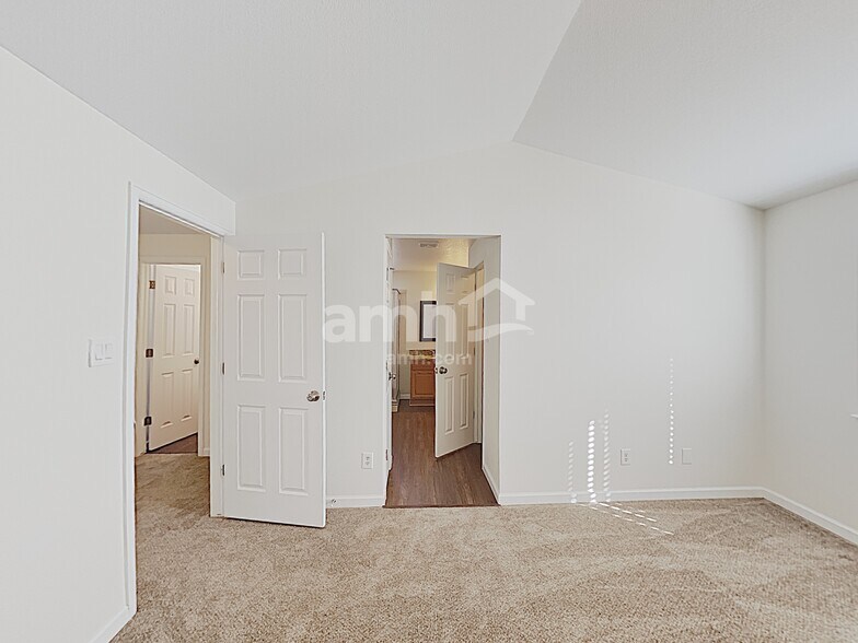 Building Photo - 11384 Kenton St