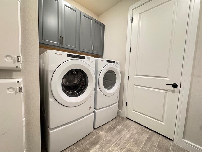 Building Photo - 6449 Shimmering Shrs Ln