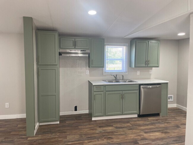 Building Photo - 3 BR 2 Bath 1,280 sq ft singlewide mobile ...