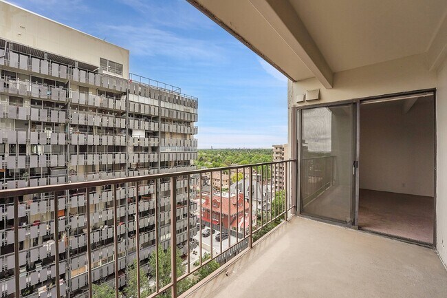 Building Photo - $1,395.00, stunning 1 bed, 1 bath condo in...