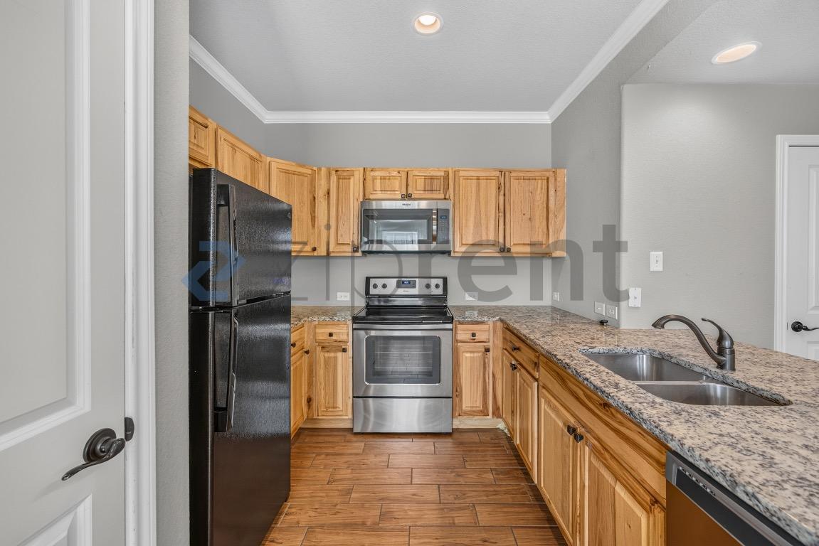 Building Photo - Unit 101