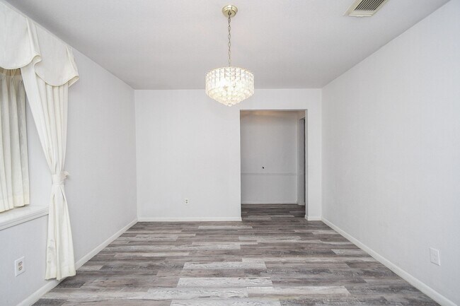 Building Photo - 11915 N Hanworth Dr