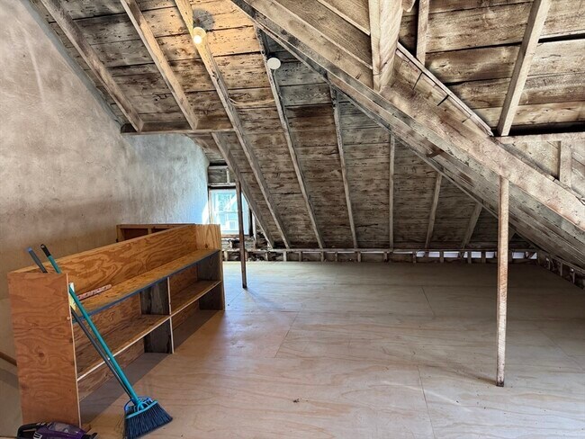 Building Photo - 56 Sheridan St