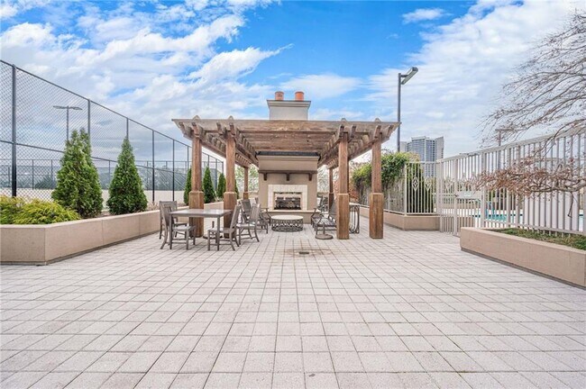 Building Photo - 2795 Peachtree Rd NE