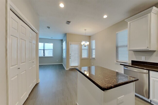Building Photo - 29719 Buffalo Canyon Dr