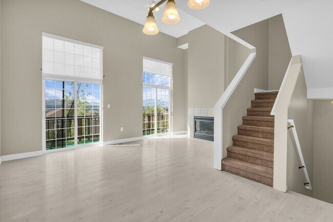 Building Photo - 3 Bed Draper Townhome with Views