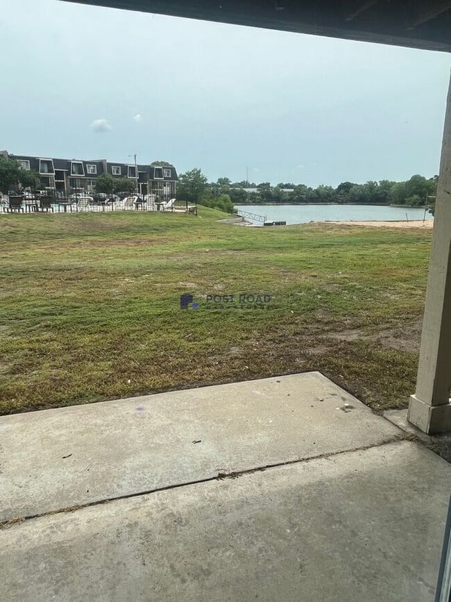 Building Photo - 545 W 27th St S