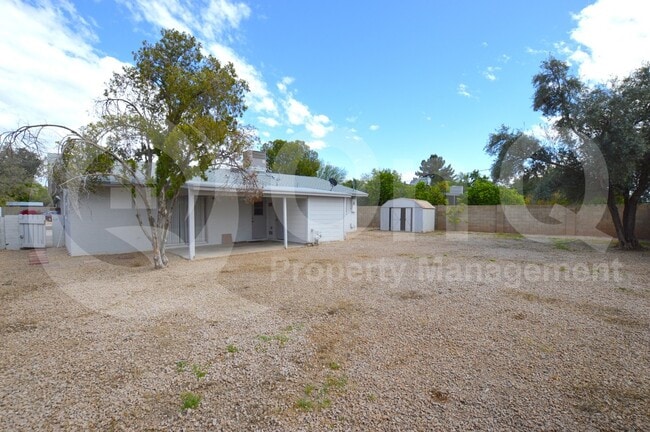 Building Photo - 713 E Campus Dr