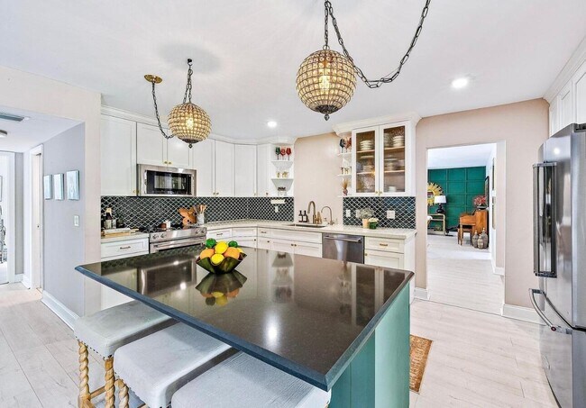 Building Photo - 1256 Palmetto Rd