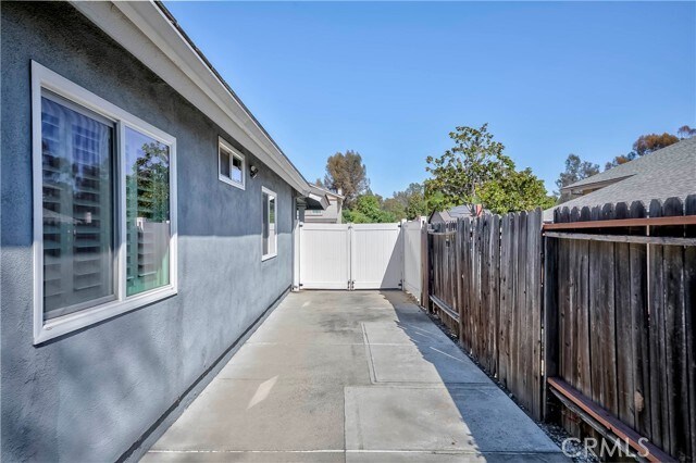 Building Photo - 2713 Deerpark Dr