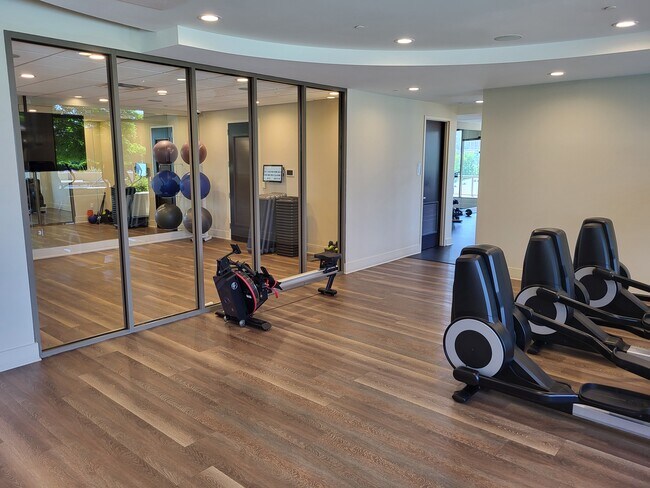 Building Photo - 270 17th St NW