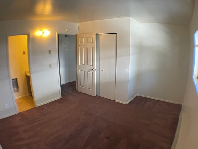 Building Photo - 924 N Leroux St