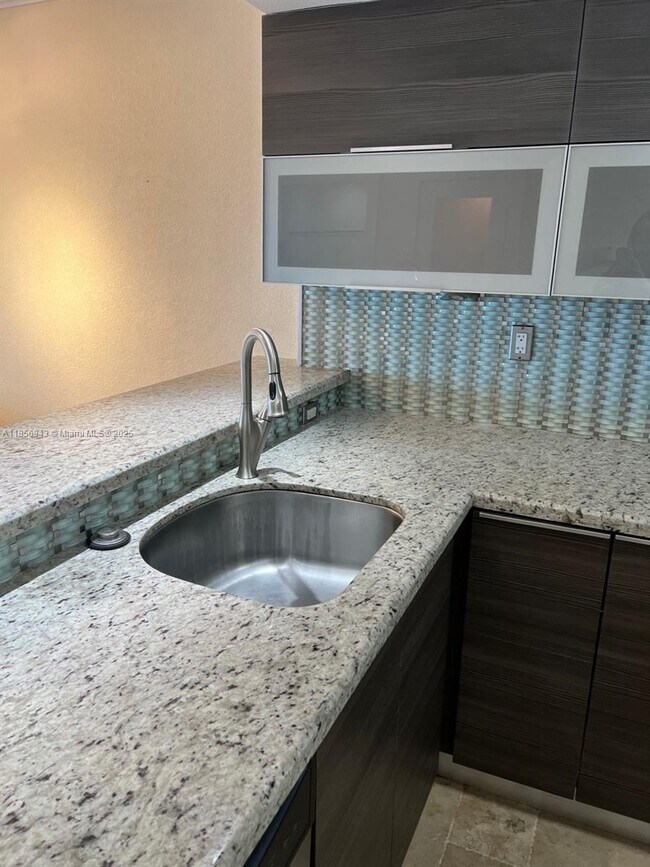 Building Photo - 2501 S Ocean Dr