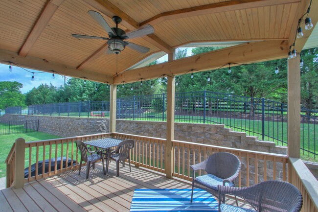 Building Photo - 1113 Camden Cir