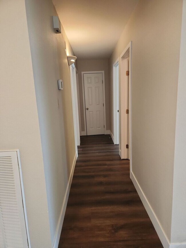 Building Photo - A Fabulous 3 Bedroom Single Story Home with a Pool/Spa.
