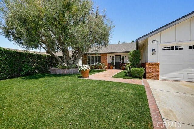 Building Photo - 2705 E Jacaranda Ave