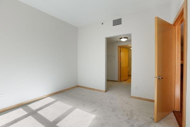 Building Photo - 401 N 2nd St