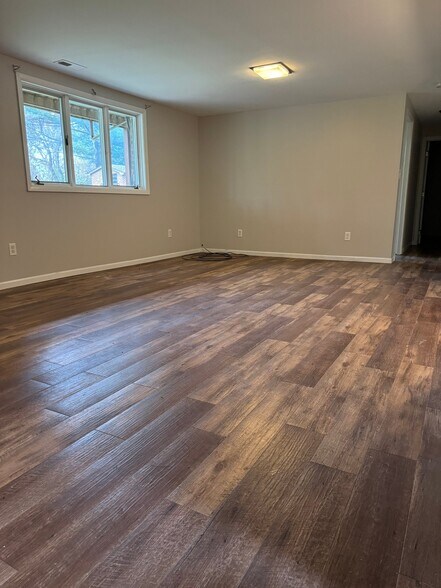 Building Photo - 7118 N Bull Creek Rd