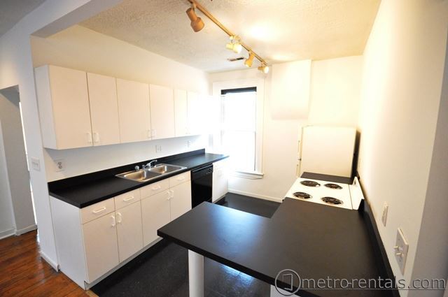 Kitchen - 321 E Livingston Ave