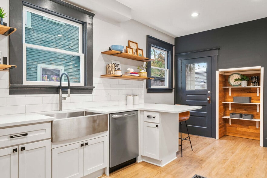 Building Photo - 3820 SE Belmont St