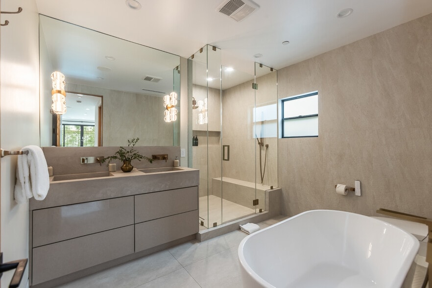 Primary en suite Bathroom - 1161 Stearns Dr