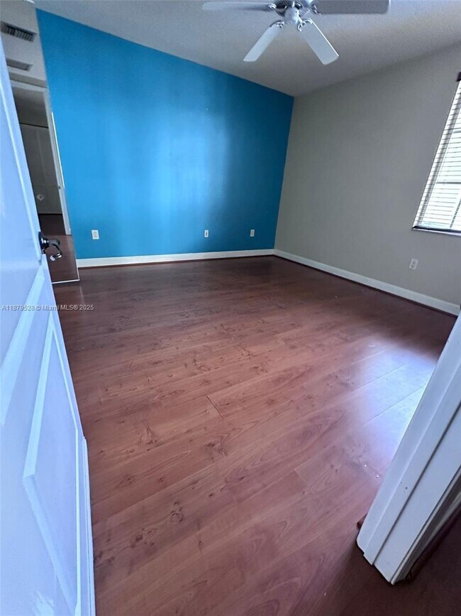 Building Photo - 1331 SW 3rd Ct