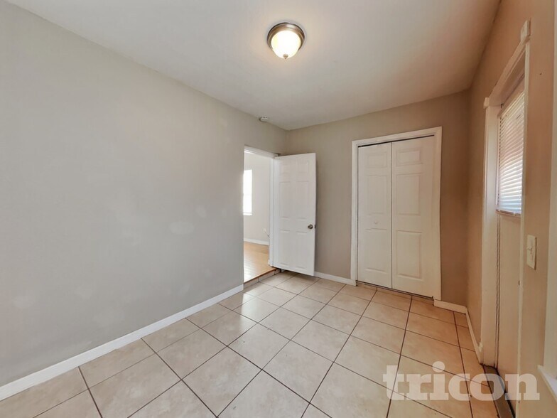 Building Photo - 13344 Laraway Dr