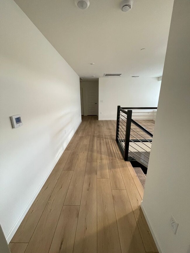 Building Photo - Beautiful new home with open floor plan av...