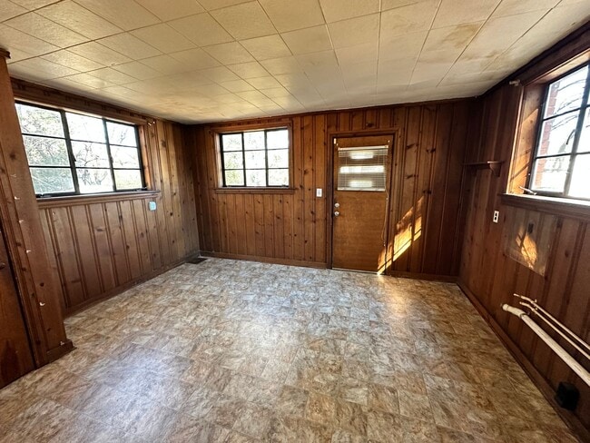 Building Photo - Cozy 3 Bedroom House in NoDa!