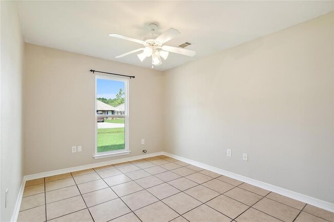 Building Photo - 530 Northshore Ln