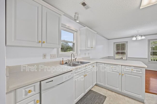 Building Photo - 740 Morningside Dr