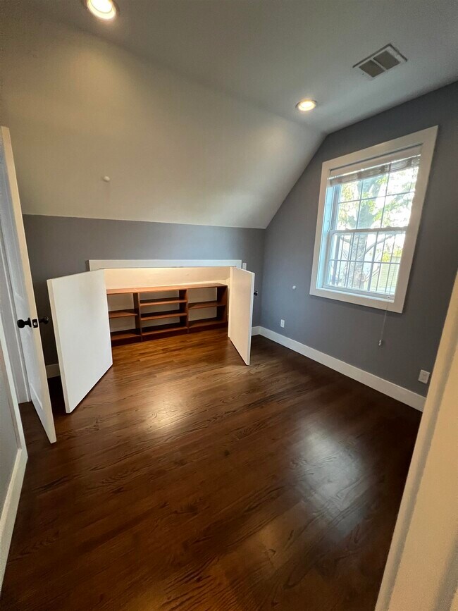 Building Photo - 44 Duer Pl