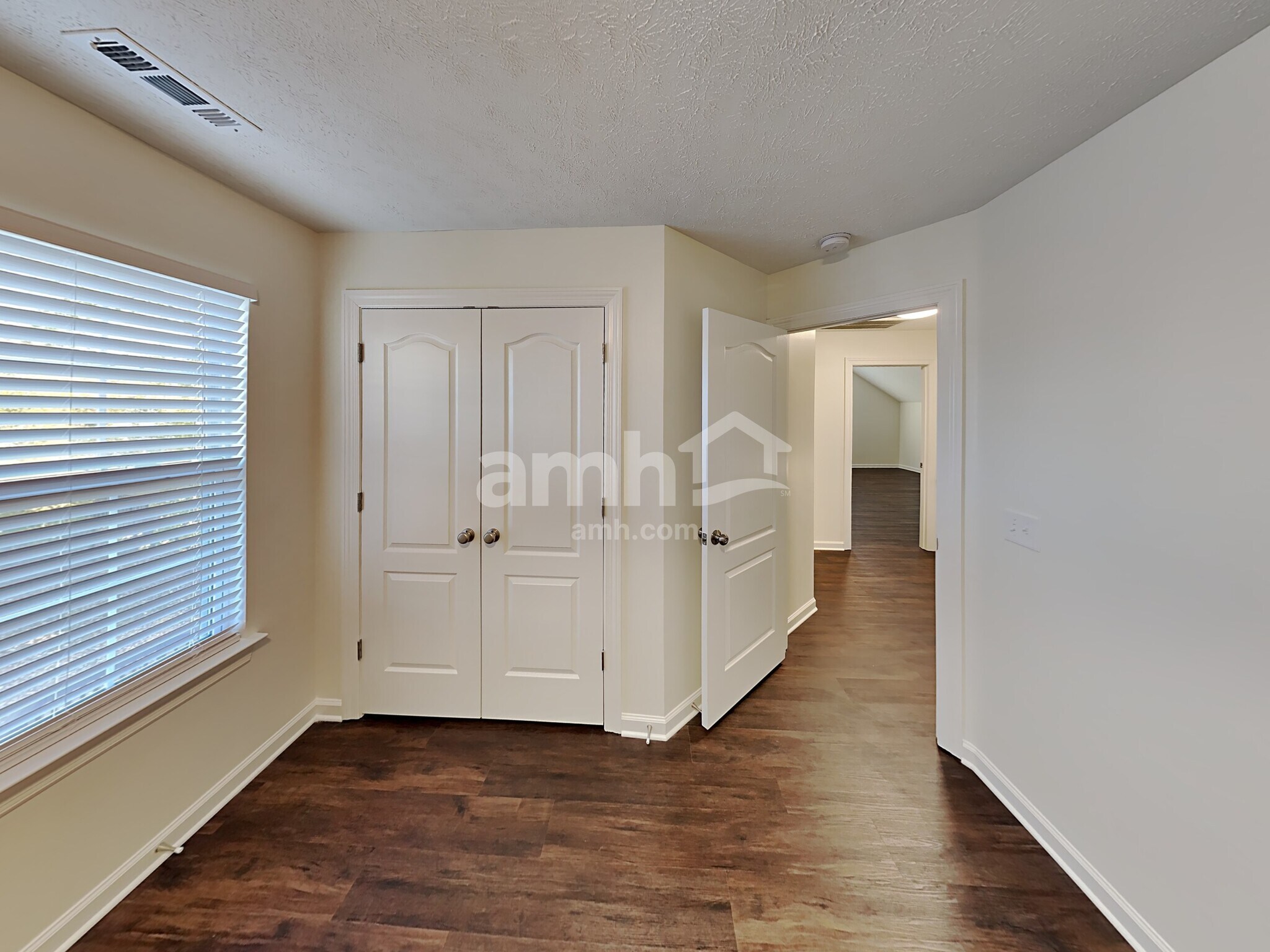 Building Photo - 3470 Esquire Dr