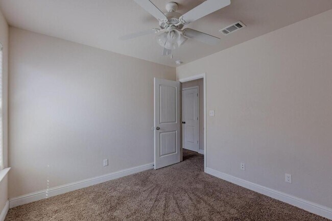 Building Photo - 711 Candlestick Dr