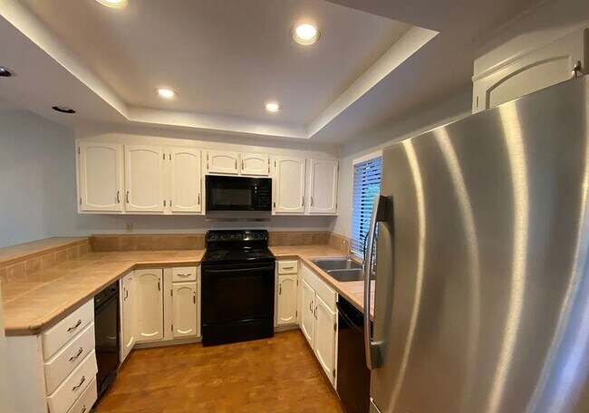Building Photo - CAMPBELL - Spacious townhome with central ...