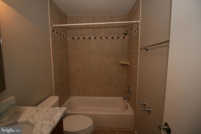 Building Photo - 114 Barnsfield Ct