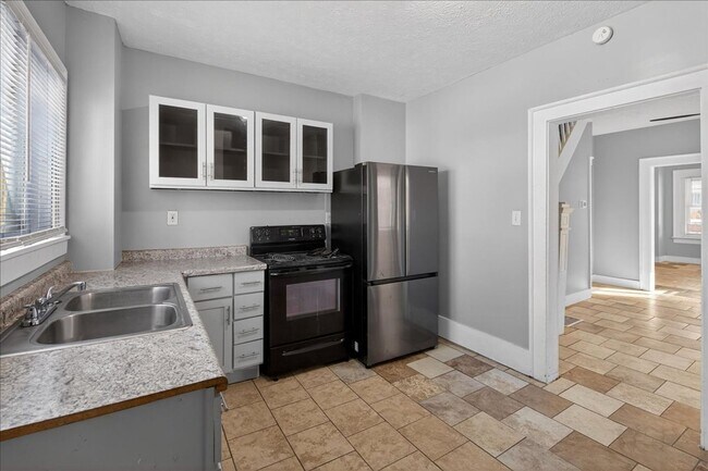 Building Photo - 408-408 N Parker Ave