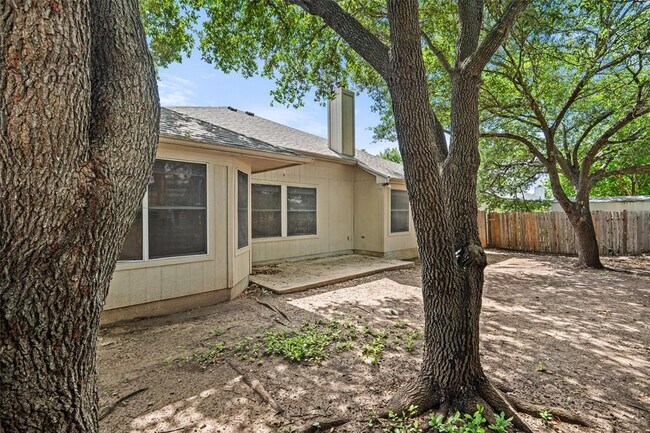 Building Photo - 1008 Chippewa