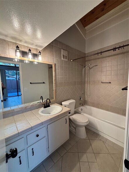 Building Photo - 6180 NW 32nd Ter