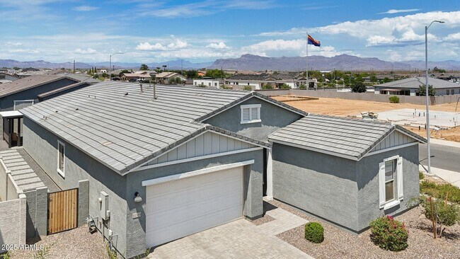 Building Photo - 11310 E Utopia Ave