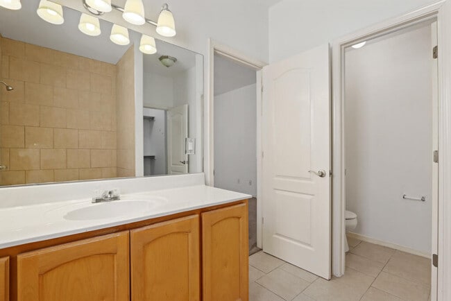 Building Photo - 561 Green Village Ct