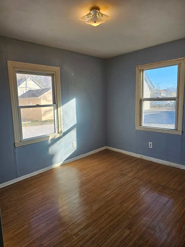 Building Photo - 552 E Buchtel Ave