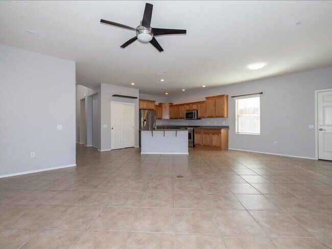 Building Photo - 4 Bedroom 3 Bathroom