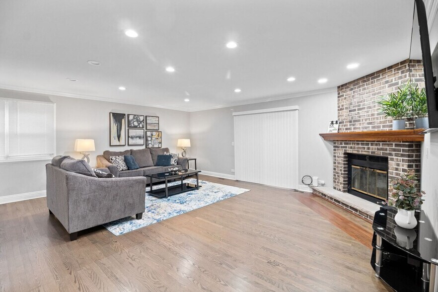 Primary Photo - 1821 Altoona Ct