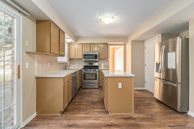 Building Photo - 43294 Silverwood Dr