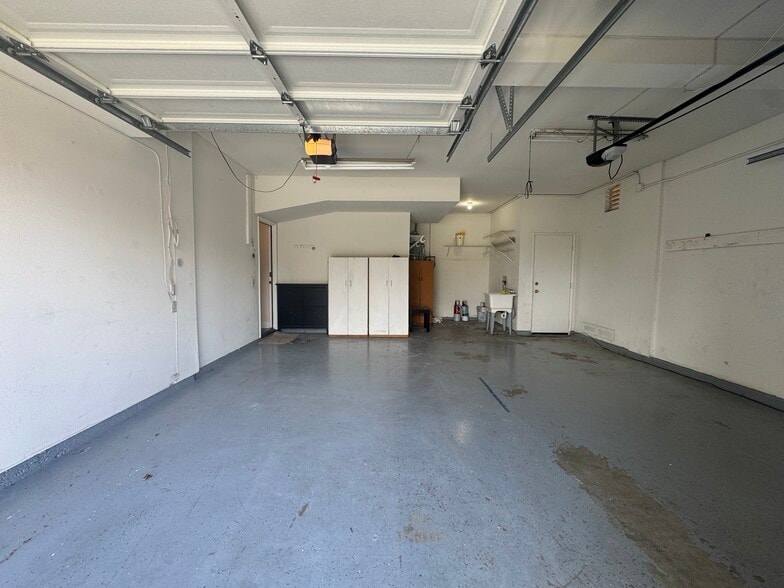 Two car Garage - 2834 Rolling Meadow Dr