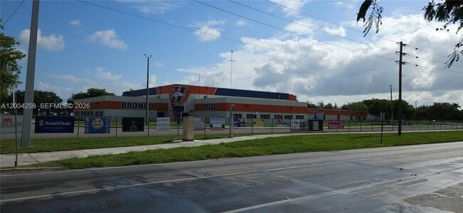 Building Photo - 1181 SE 1st Ave